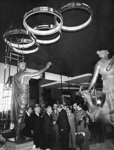 Fiera di Milano - Campionaria 1959 - Visita del ministro dello sport e del turismo Umberto Tupini