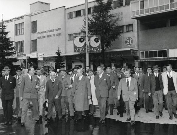 Fiera di Milano - Campionaria 1959 - Visita del sindaco di Milano Agostino Giambelli