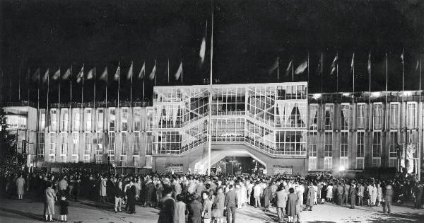 Fiera di Milano - Campionaria 1959 - Piazza Italia - Cerimonia di chiusura