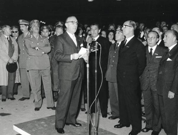 Fiera di Milano - Campionaria 1959 - Piazza Italia - Cerimonia di chiusura - Discorso del presidente Silvio Coggi