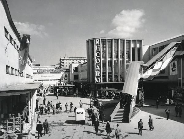 Fiera di Milano - Campionaria 1959 - Piazzale caccia e pesca - Veduta