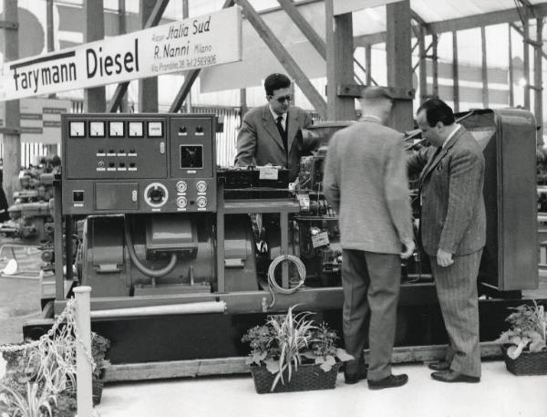 Fiera di Milano - Campionaria 1959 - Padiglione motori diesel e a scoppio e loro applicazioni - Interno