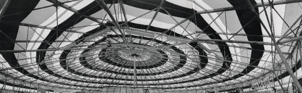 Fiera di Milano - Campionaria 1959 - Padiglione del giocattolo e editoria didattici, attrezzature per giardini d'infanzia e scuole elementari - Tendone - Veduta panoramica