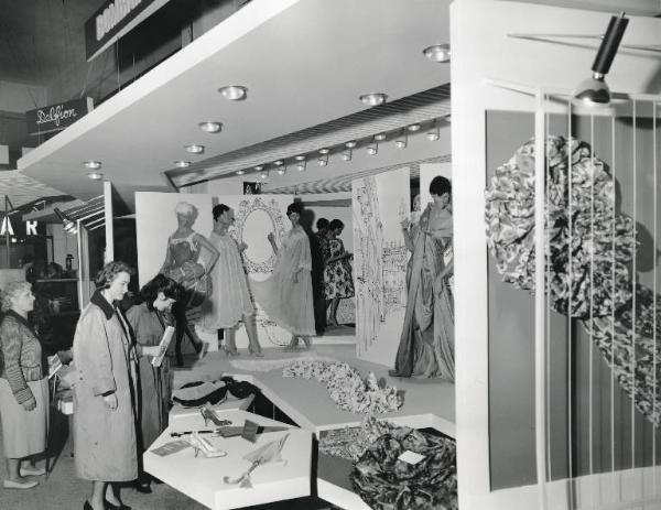 Fiera di Milano - Campionaria 1959 - Padiglione tessili, abbigliamento e confezioni in serie - Interno