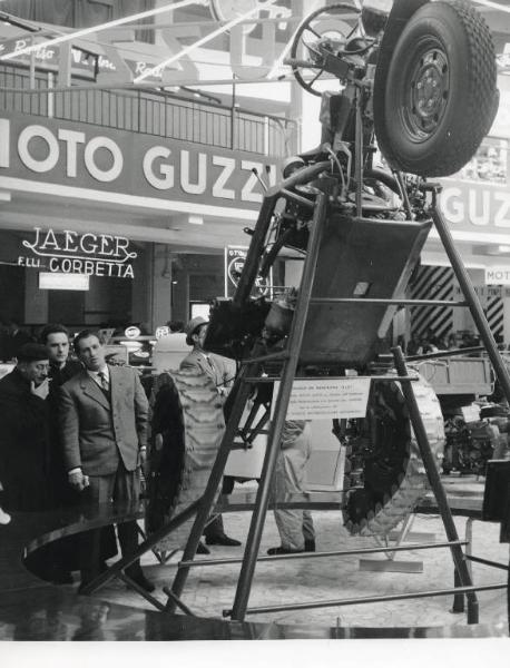 Fiera di Milano - Campionaria 1959 - Padiglione auto, moto, ciclo, accessori e articoli sportivi - Interno - Veicolo da montagna Moto Guzzi