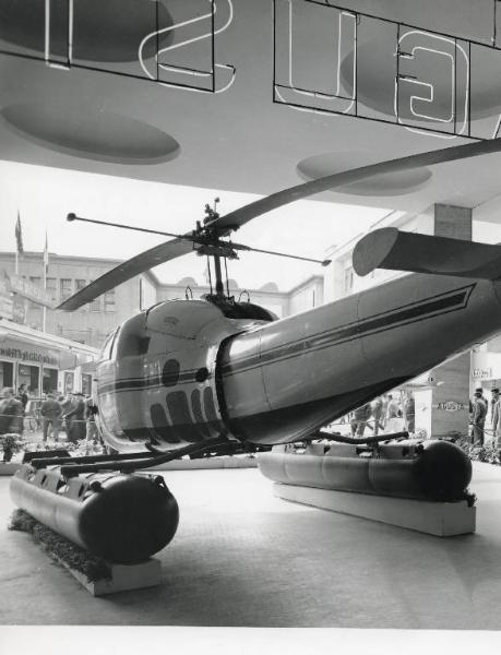 Fiera di Milano - Campionaria 1959 - Settore aeronautica - Elicottero Agusta