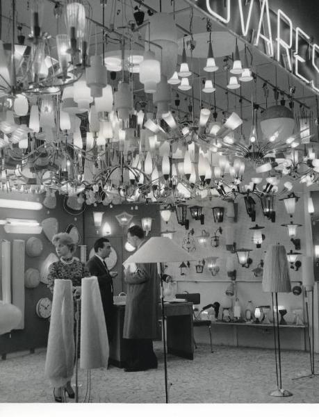 Fiera di Milano - Campionaria 1959 - Padiglione elettronica, radio, televisione, illuminazione e lampadari - Interno