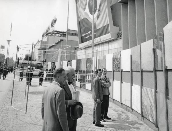 Fiera di Milano - Campionaria 1959 - Padiglione e area espositiva all'aperto del Gruppo Montecatini