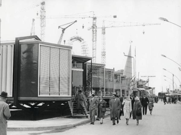 Fiera di Milano - Campionaria 1959 - Viale del lavoro - Padiglione della Manifattura Ceramica Pozzi - Veduta esterna