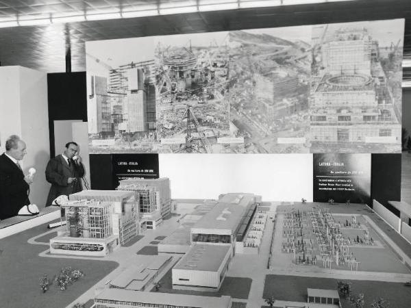 Fiera di Milano - Campionaria 1959 - Mostra applicazioni dell'energia nucleare - Plastico della centrale elettronucleare di Latina