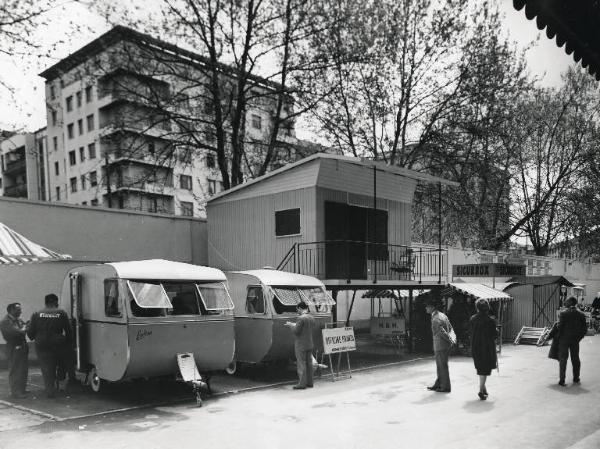 Fiera di Milano - Campionaria 1959 - Viale dei prefabbricati - Stand delle Officine Franza