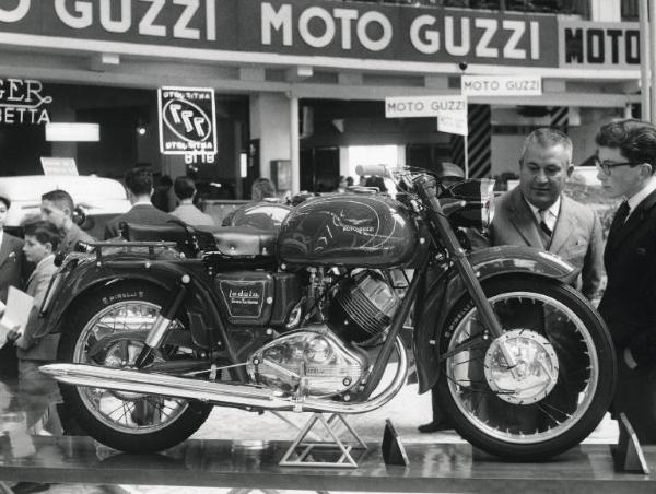 Fiera di Milano - Campionaria 1959 - Padiglione auto, moto, ciclo, accessori e articoli sportivi - Interno - Stand Moto Guzzi