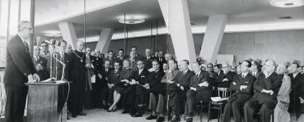 Fiera di Milano - Campionaria 1960 - Visita del ministro dell'industria e del commercio Emilio Colombo in occasione della inaugurazione - Discorso di Silvio Coggi