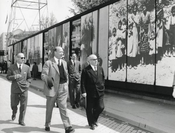 Fiera di Milano - Campionaria 1960 - Visita del ministro per lo sviluppo del Mezzogiorno Giulio Pastore