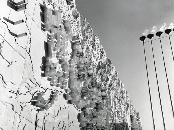 Fiera di Milano - Campionaria 1960 - Padiglione dell'ENI (Ente Nazionale Idrocarburi) - Particolare esterno