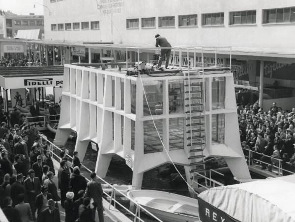 Fiera di Milano - Campionaria 1960 - Piazzale caccia e pesca - Piscina per immersioni