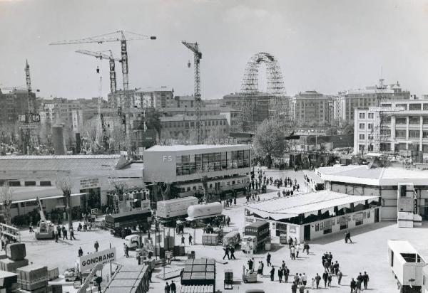 Fiera di Milano - Campionaria 1960 - Padiglione delle Ferrovie dello Stato - Veduta esterna