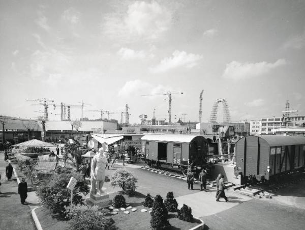 Fiera di Milano - Campionaria 1960 - Esposizione di sistemi di trasporto su rotaia