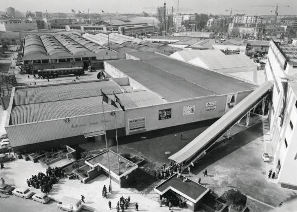 Fiera di Milano - Campionaria 1960 - Padiglione per il salone delle applicazioni dell'altovuoto e padiglione delle applicazioni dell'energia nucleare - Veduta dall'alto
