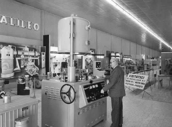 Fiera di Milano - Campionaria 1960 - Padiglione applicazioni energia nucleare - Interno