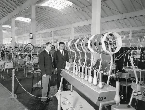 Fiera di Milano - Campionaria 1960 - Padiglione macchine per l'industria tessile e per maglieria - Interno