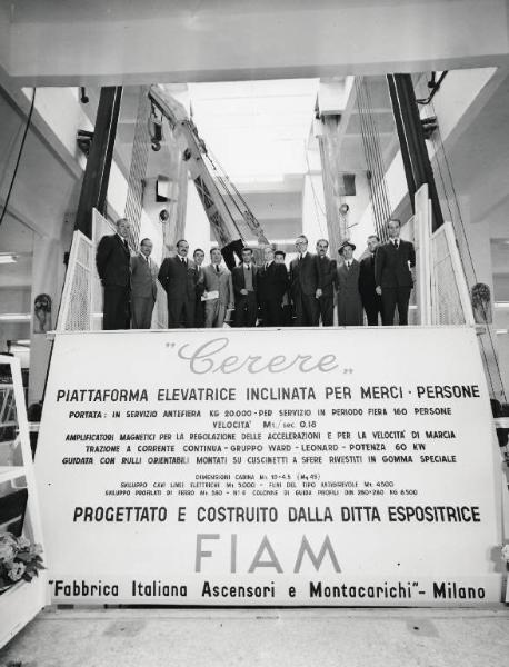 Fiera di Milano - Campionaria 1960 - Piattaforma elevatrice "Cerere" della Fiam