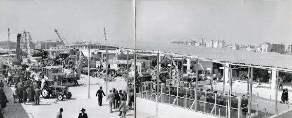 Fiera di Milano - Campionaria 1960 - Viale macchine agricole - Veduta panoramica