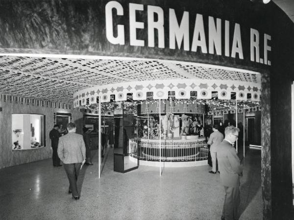 Fiera di Milano - Campionaria 1960 - Palazzo delle nazioni - Mostra ufficiale della Germania