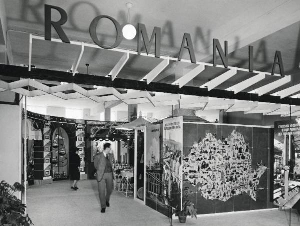 Fiera di Milano - Campionaria 1960 - Palazzo delle nazioni - Mostra ufficiale della Romania