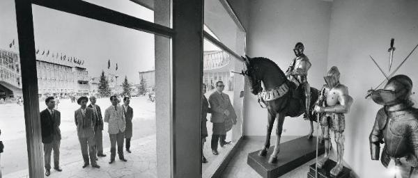 Fiera di Milano - Campionaria 1960 - Palazzo emiciclo - Mostra antiquariato di qualità - Veduta panoramica