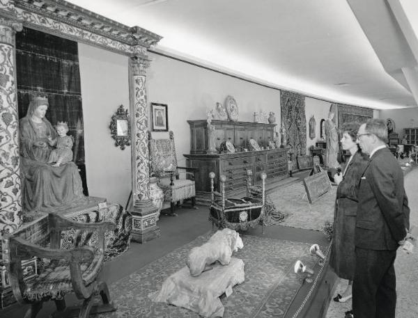 Fiera di Milano - Campionaria 1960 - Palazzo emiciclo - Mostra antiquariato di qualità