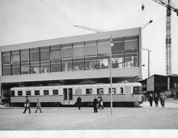 Fiera di Milano - Campionaria 1960 - Padiglione delle Ferrovie dello Stato - Veduta esterna