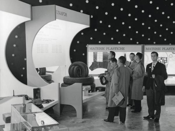 Fiera di Milano - Campionaria 1960 - Padiglione del Gruppo Montecatini - Sala materie plastiche