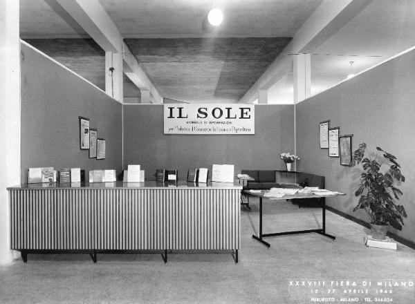 Fiera di Milano - Campionaria 1960 - Stand del giornale "Il Sole"