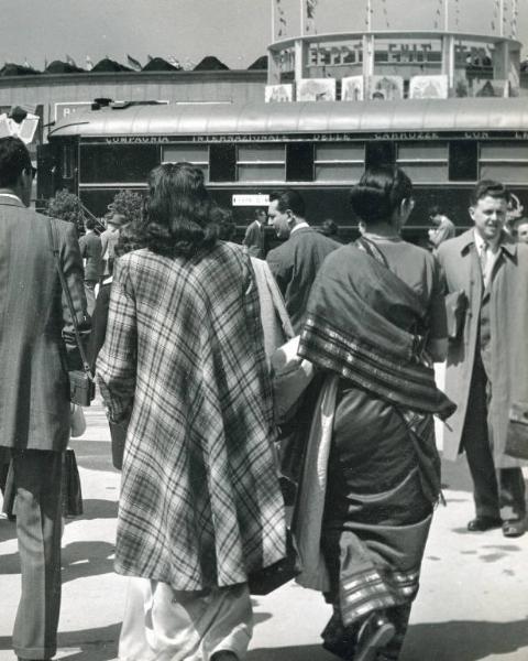 Fiera di Milano - Campionaria 1956 - Padiglione dell'ENIT - Visitatori