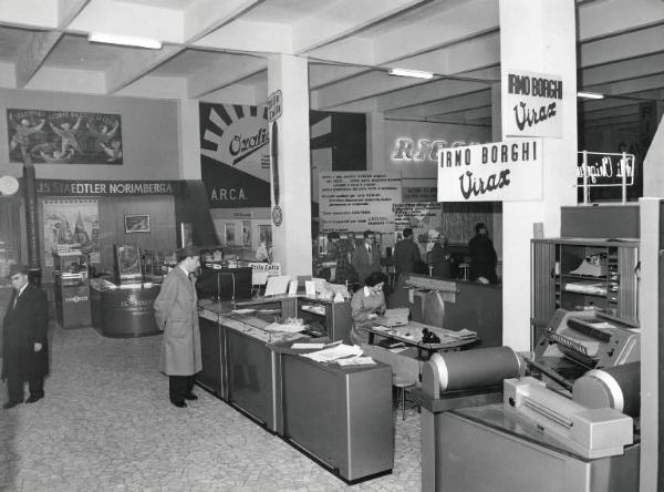 Fiera di Milano - Campionaria 1956 - Padiglione delle macchine e forniture per ufficio, imballaggio e confezionamento - Interno