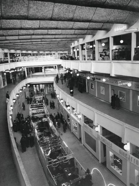 Fiera di Milano - Campionaria 1956 - Padiglione del giocattolo - Interno