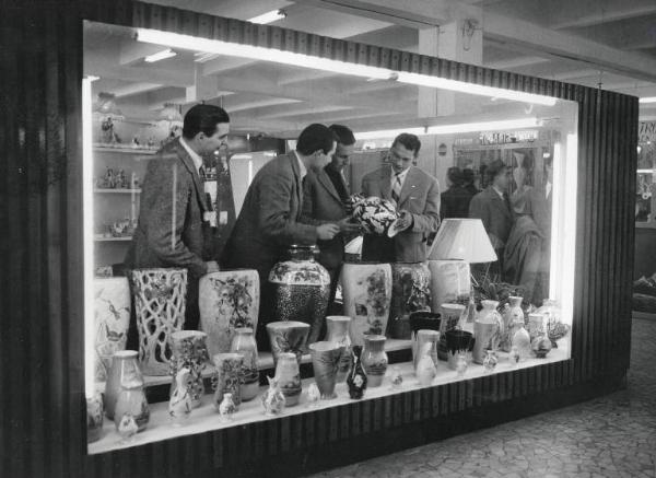 Fiera di Milano - Campionaria 1956 - Padiglione delle forniture e impianti per la casa, alberghi e negozi - Interno