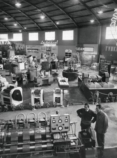 Fiera di Milano - Campionaria 1956 - Padiglione delle macchine per l'industria dolciaria, casearie e alimentare - Interno