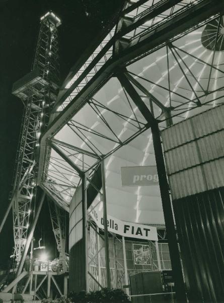 Fiera di Milano - Campionaria 1957 - Padiglione della Fiat - Veduta notturna