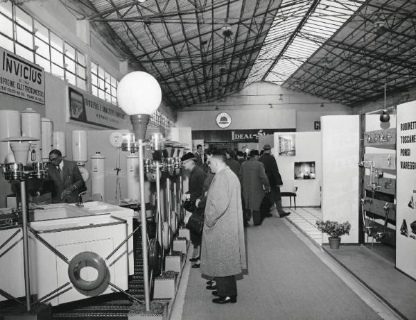 Fiera di Milano - Campionaria 1958 - Padiglione materiali per l'edilizia, impianti e apparecchi igienicosanitari - Interno