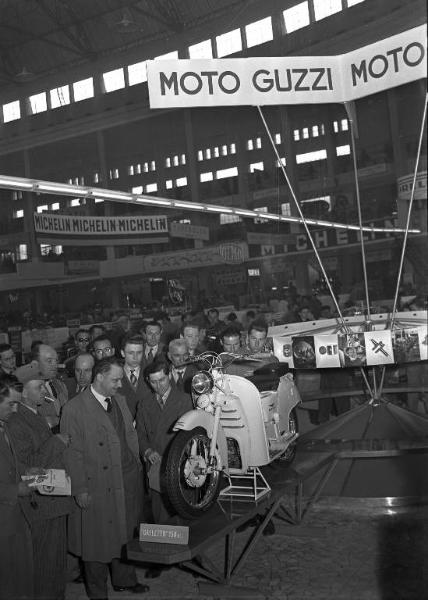 Fiera di Milano - Campionaria 1950 - Stand Moto Guzzi - Galletto 150 cc.