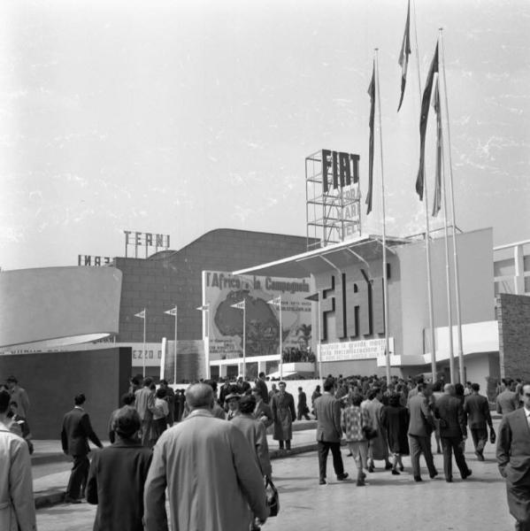 Fiera di Milano - Campionaria 1952 - Area espositiva Fiat - Mostra Terra Mare Cielo