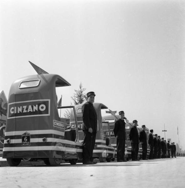 Fiera di Milano - Campionaria 1952 - Autoveicoli Cinzano