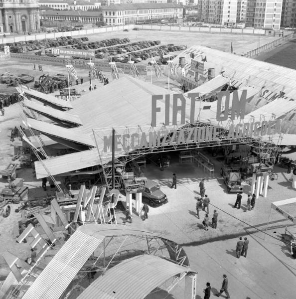 Fiera di Milano - Campionaria 1952 - Area espositiva Fiat Officine Meccaniche