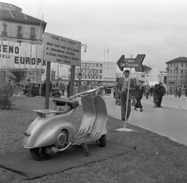 Fiera di Milano - Campionaria 1952 - Vespa Piaggio 125