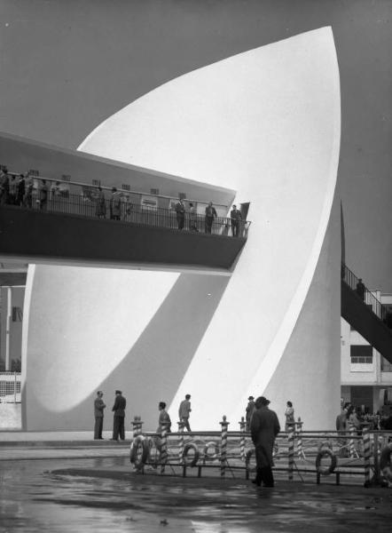 Fiera di Milano - Campionaria 1954 - Padiglione e area espositiva all'aperto Breda