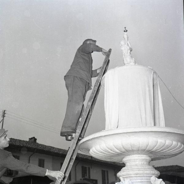 Corbetta - Piazza del Popolo - Fontana