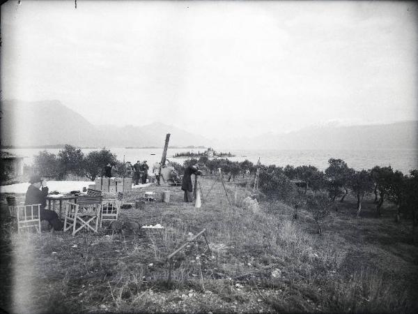 VI sezione Ernesto Breda - Manerba del Garda - Lago - Balipedio - Prove - Tecnici e operai al lavoro - Isola di San Biagio (Isola dei conigli)