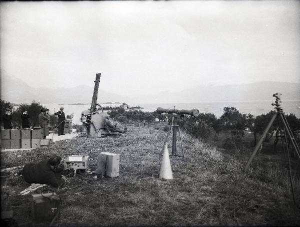 VI sezione Ernesto Breda - Manerba del Garda - Lago - Balipedio - Prove - Tecnici e operai al lavoro - Isola di San Biagio (Isola dei conigli)